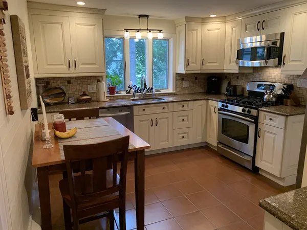 $3,600 | 8 Louise Road, Unit 2, Newton, MA 02467