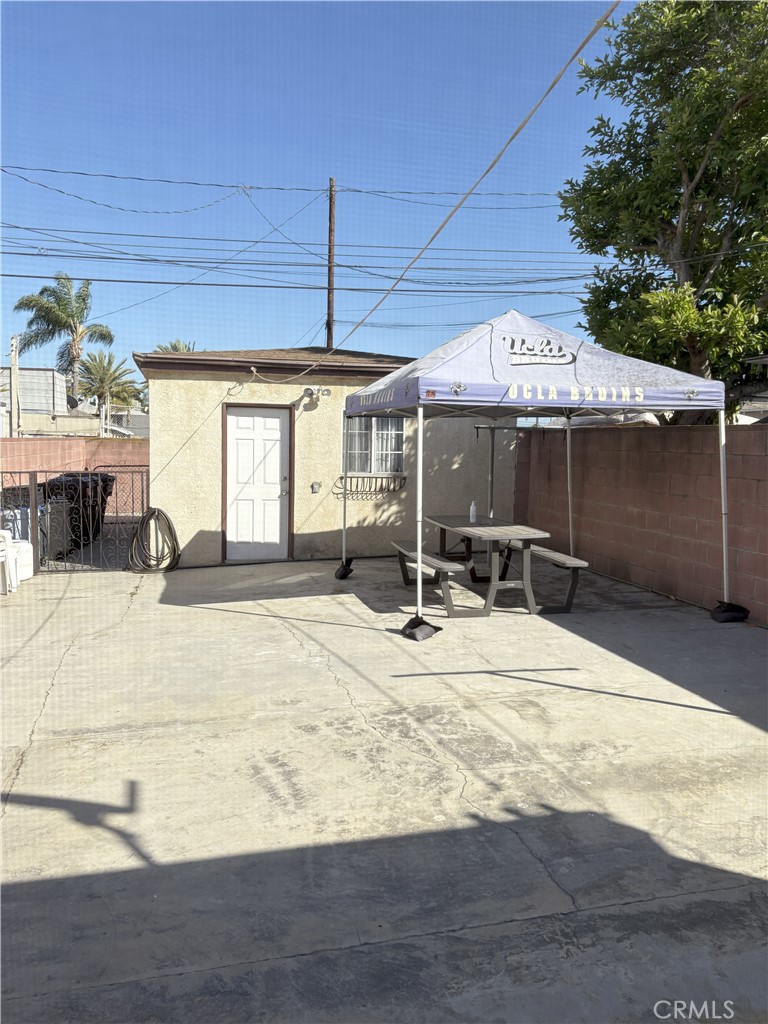 2206 Cowlin Avenue Commerce, CA 90040 - Photo 8 of 8 a view of a livingroom with furniture