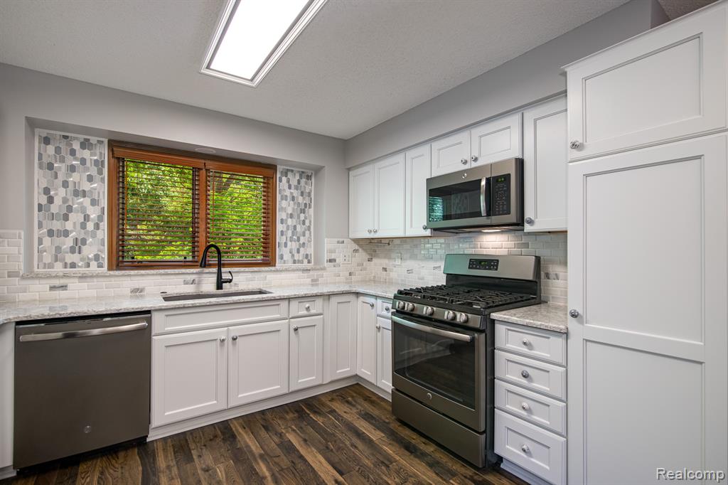 22140 River Ridge Trail, Unit 49 Farmington, MI 48335 - Photo 7 of 27