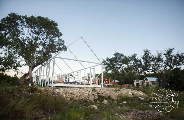 a view of yard with trees