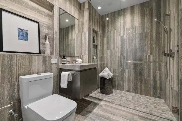$3,349,000 | 682 Atlantic Avenue, Unit 38E, Boston, MA 02111