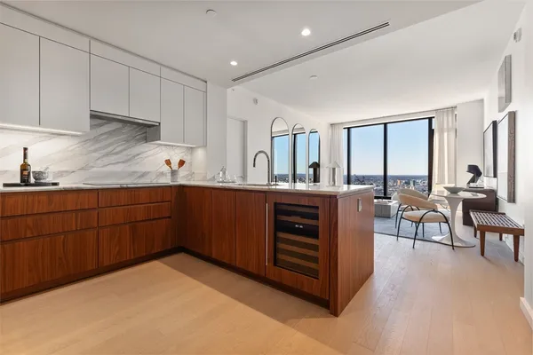 $3,349,000 | 682 Atlantic Avenue, Unit 38E, Boston, MA 02111