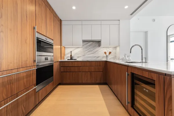 $3,349,000 | 682 Atlantic Avenue, Unit 38E, Boston, MA 02111