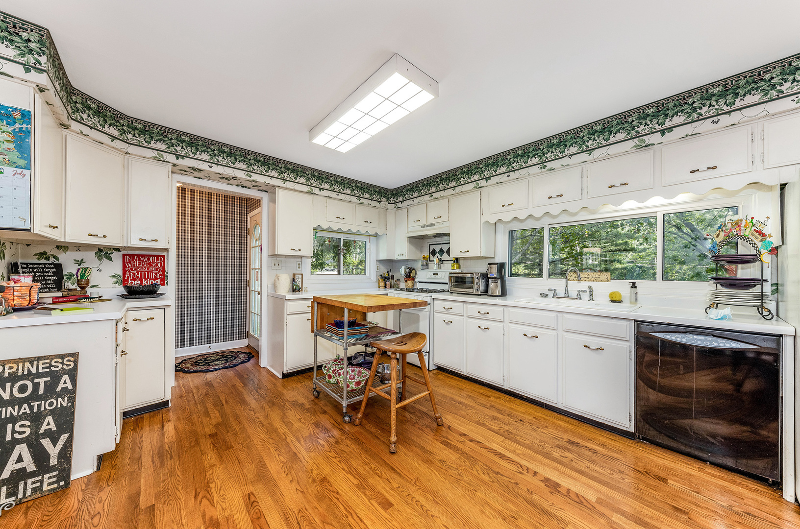 25W270 Plank Road Naperville, IL 60563 - Photo 5 of 24