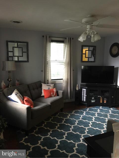 2125 Middleborough Road Baltimore, MD 21221 - Photo 5 of 21 Living Room