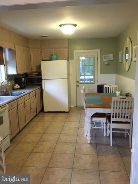 2125 Middleborough Road Baltimore, MD 21221 - Photo 7 of 21 Kitchen