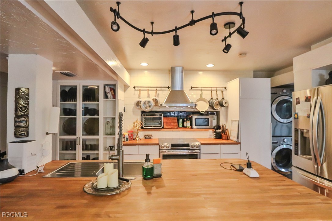 3666 Princeton Street Fort Myers, FL 33901 - Photo 23 of 38 a view of a room with gym equipment