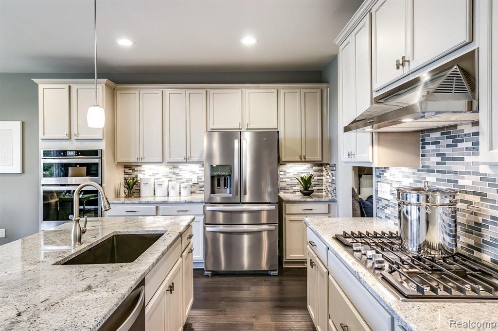 43442 Prospect Lane, Unit 2 Novi, MI 48375 - Photo 3 of 23