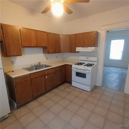 $1,050 | 421-423 Ulster Street, Unit 1, Syracuse, NY 13204