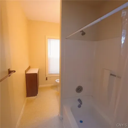 $1,050 | 421-423 Ulster Street, Unit 1, Syracuse, NY 13204