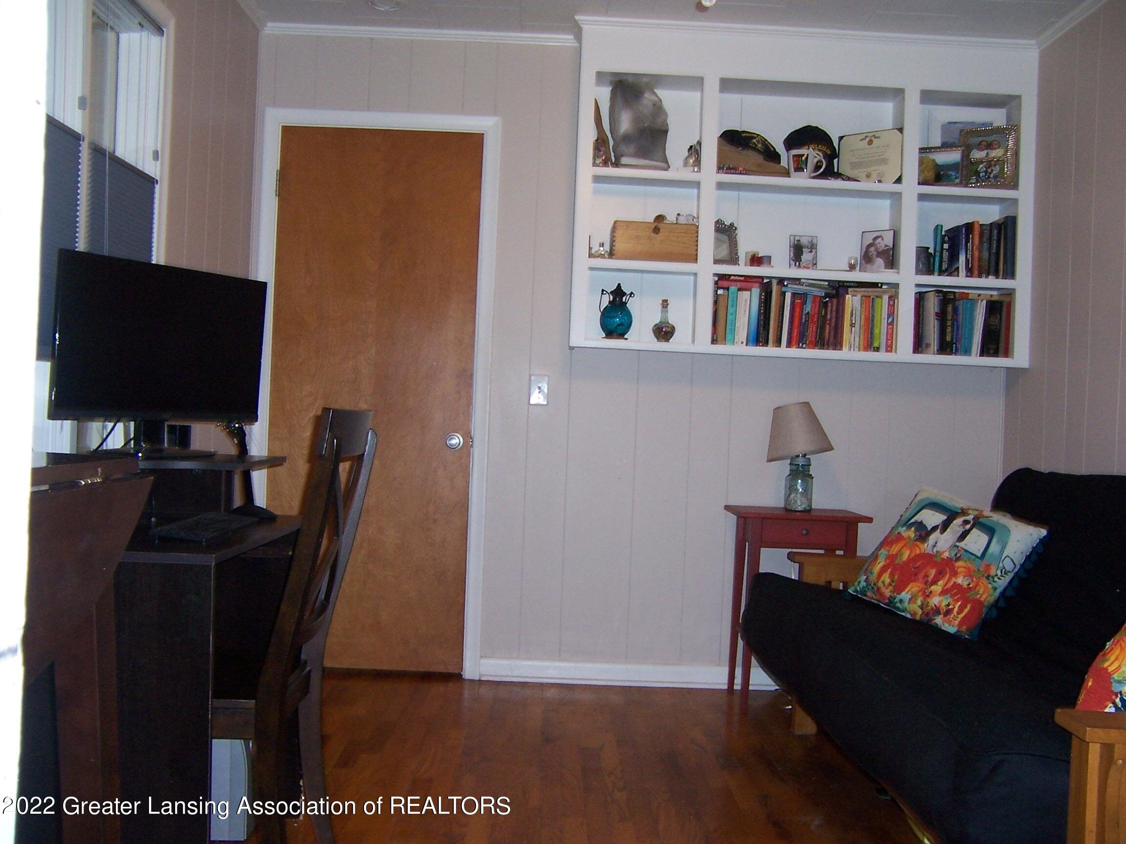 3713 Tecumseh River Road Lansing, MI 48906 - Photo 18 of 44 100_4250