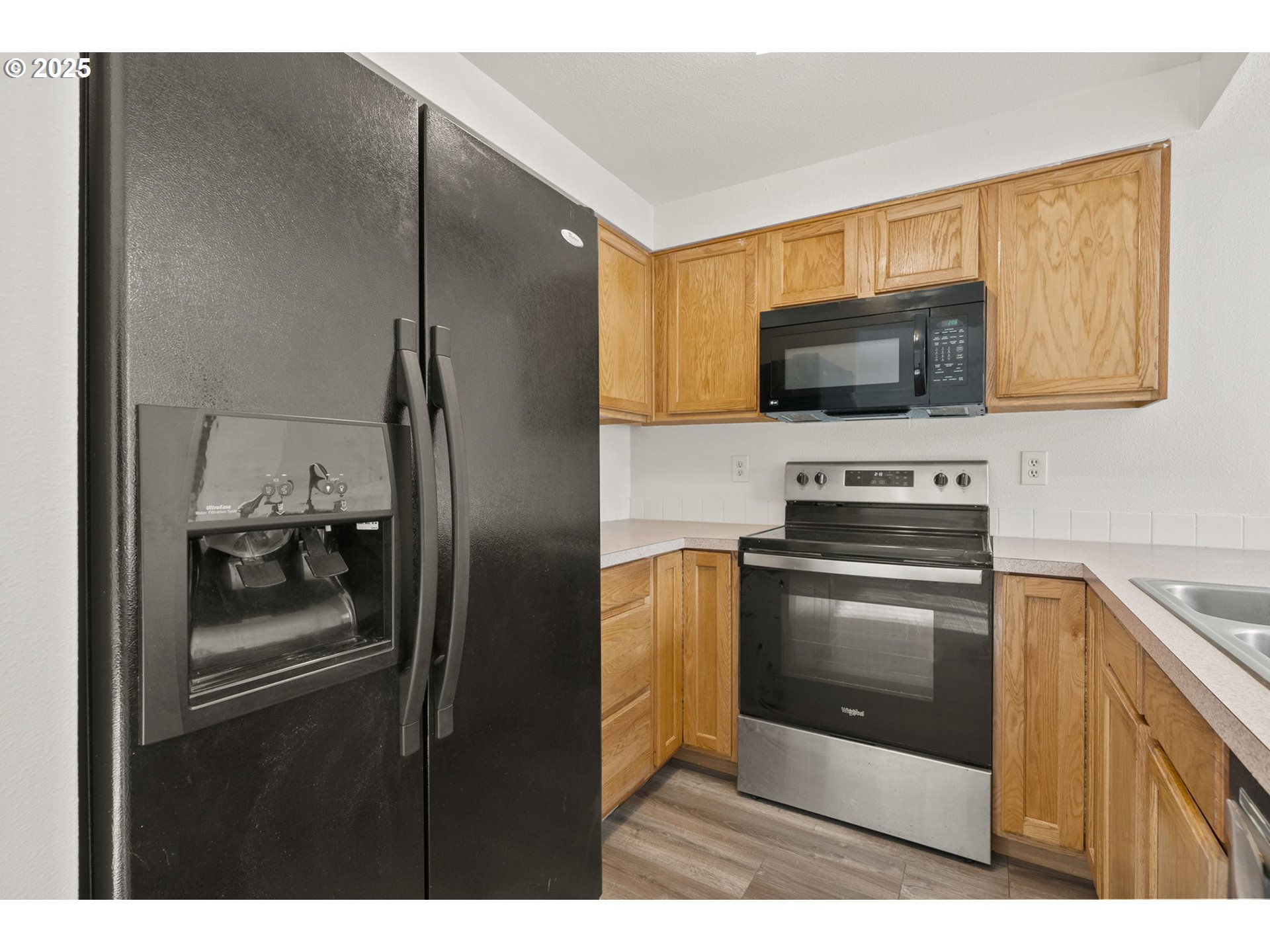 15982 Southwest Roth Drive Beaverton, OR 97078 - Photo 11 of 28 Gallery Image 11