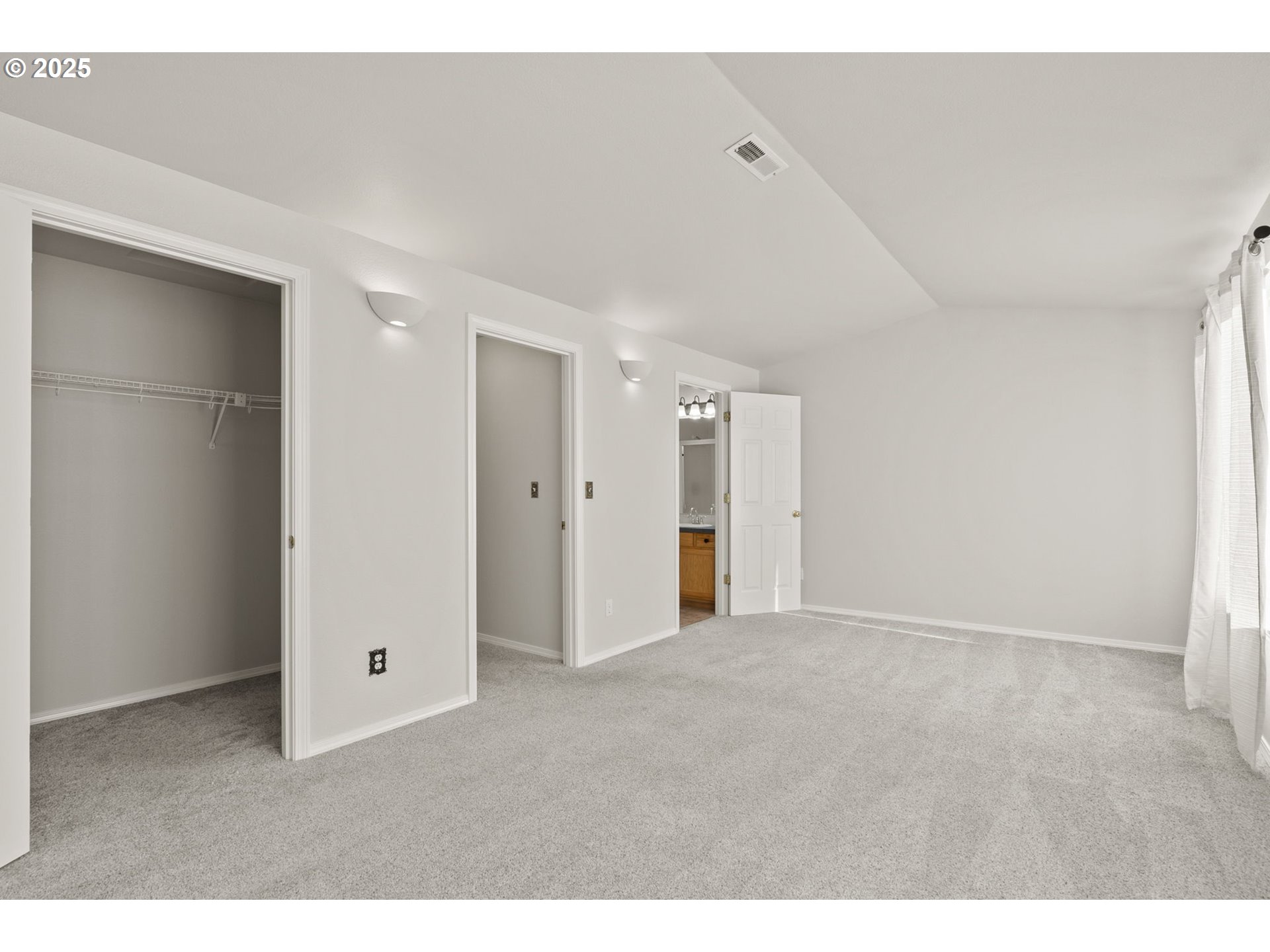 15982 Southwest Roth Drive Beaverton, OR 97078 - Photo 17 of 28 Gallery Image 17