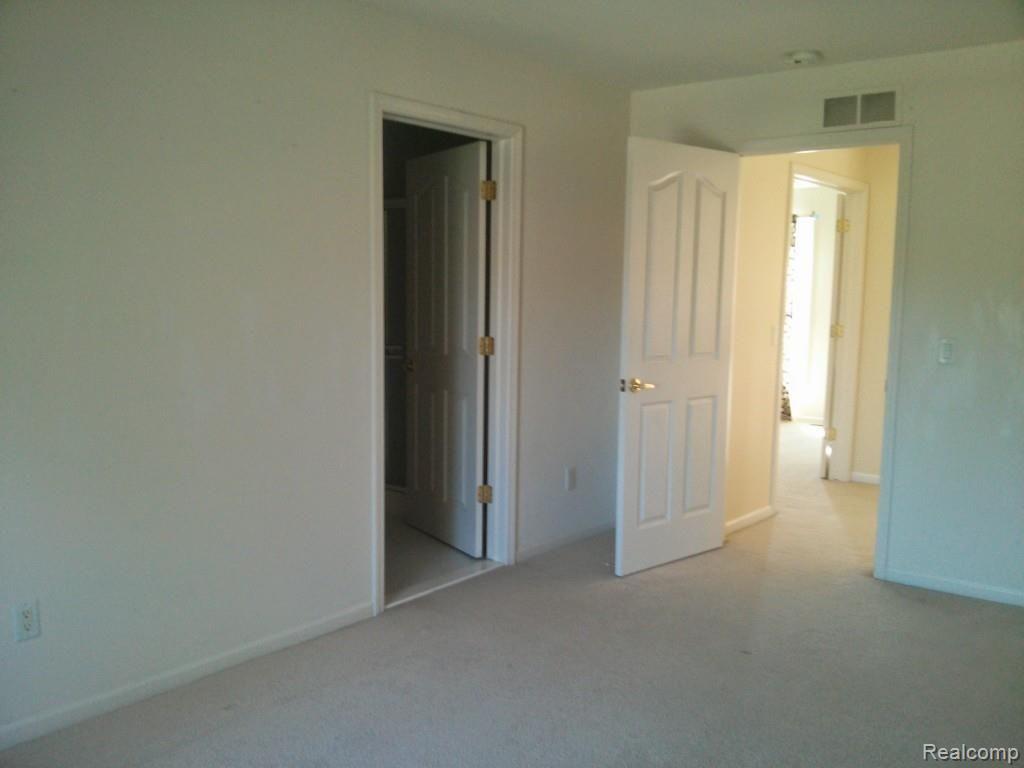 595 Bliss Drive Rochester, MI 48307 - Photo 34 of 56 IMG_20140828_162458.jpg