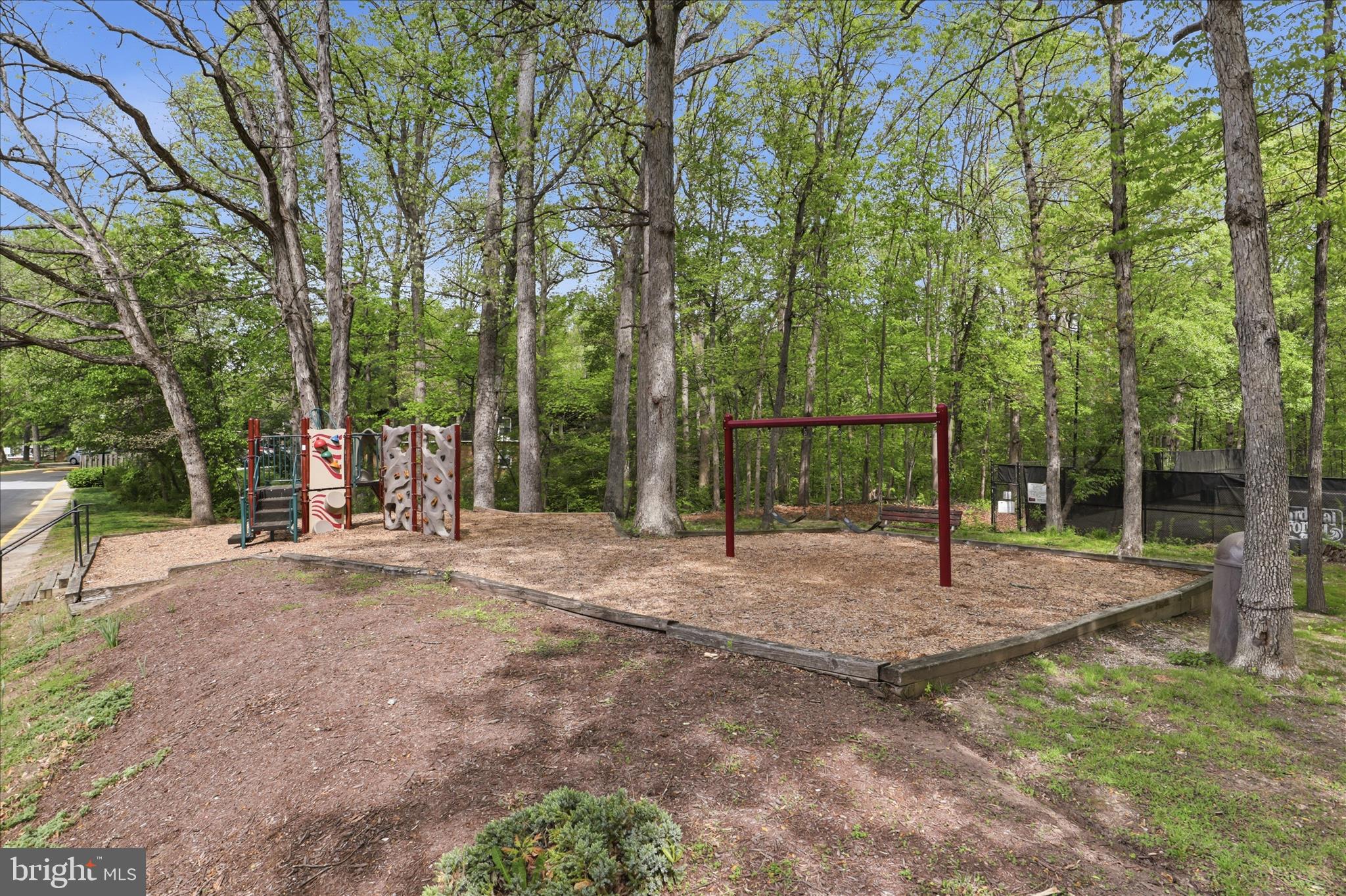 8114 G Colony Point Road, Unit 241 Springfield, VA 22152 - Photo 20 of 29