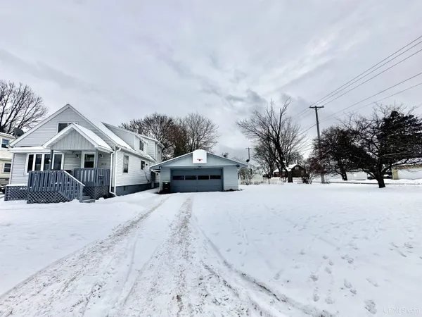 $197,500 | 413 West D Street, Iron Mountain, MI 49801