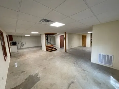 a view of a livingroom with furniture