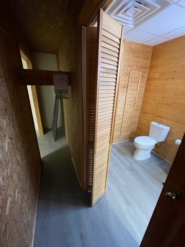 551 Shippmans Creek Road Wartrace, TN 37183 - Photo 40 of 48 a view of a hallway with wooden floor and stairs