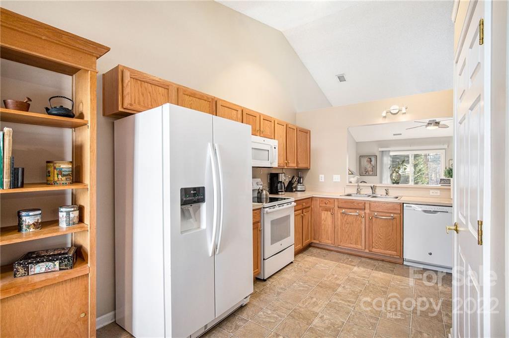 1914 Summit Ridge Lane Kannapolis, NC 28083 - Photo 11 of 28 Gallery Image 11