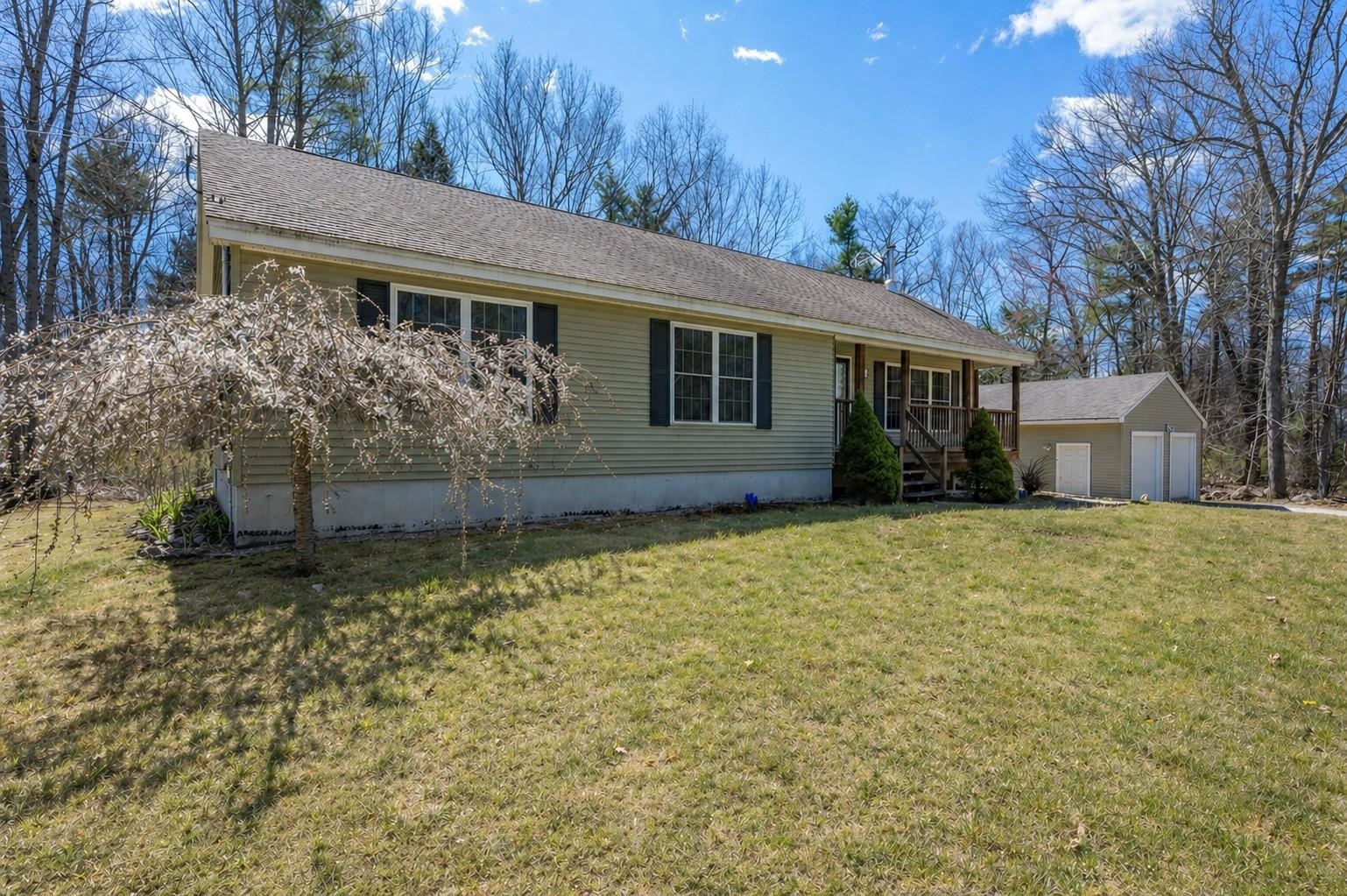 130 Raymond Road Nottingham, NH 03290 - Photo 1 of 27 Gallery Image 1