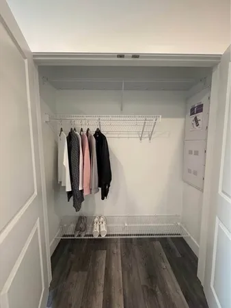 $1,725 | 585 Essex Street, Unit PH 517, Lynn, MA 01901