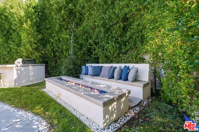 $2,300,000 | 12700 Hortense Street, Studio City, CA 91604