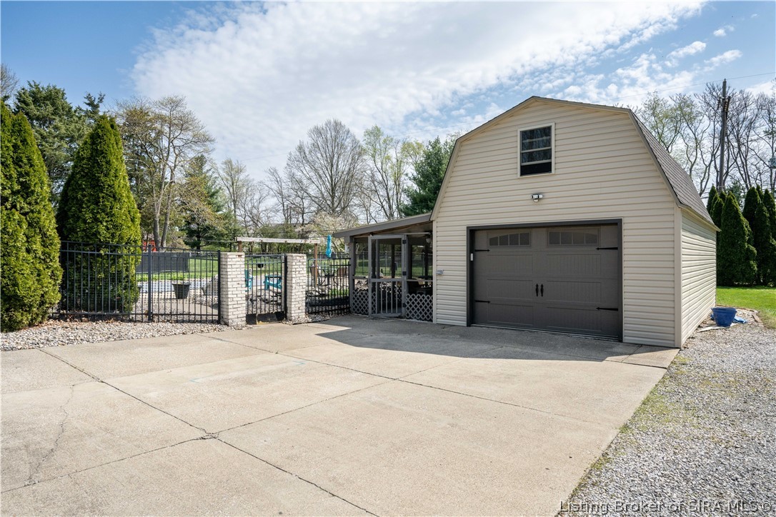 8512 Falcon Road Charlestown, IN 47111 - Photo 32 of 46