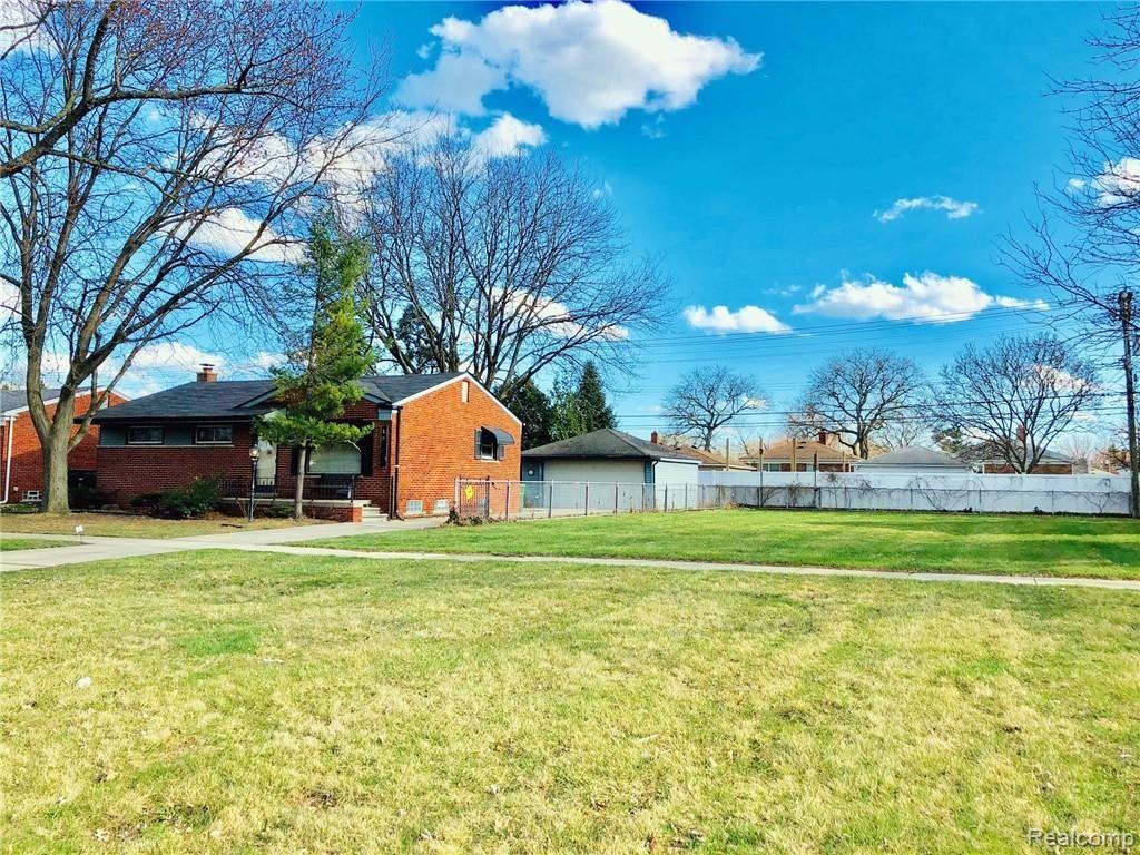18787 Wick Road Allen Park, MI 48101 - Photo 4 of 28 Enjoy the extra privacy w/an open grass area on 1 side of house!