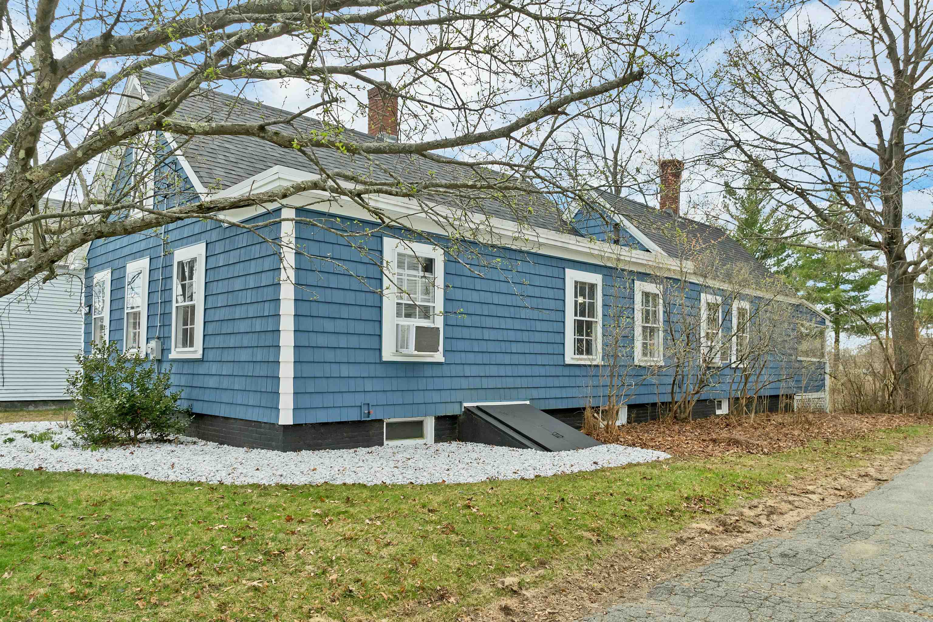 36 1/2 South Spring Street Concord, NH 03301 - Photo 3 of 36