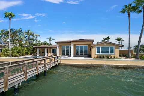 $2,599,000 | 422 55th Avenue, St. Pete Beach, FL 33706