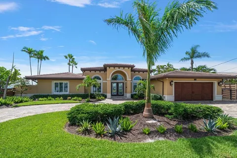 $2,599,000 | 422 55th Avenue, St. Pete Beach, FL 33706