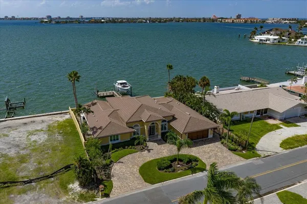 $2,599,000 | 422 55th Avenue, St. Pete Beach, FL 33706