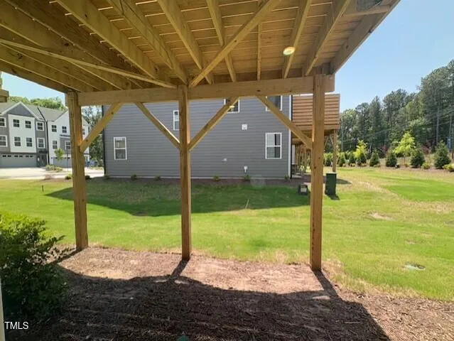 a view of a house with backyard