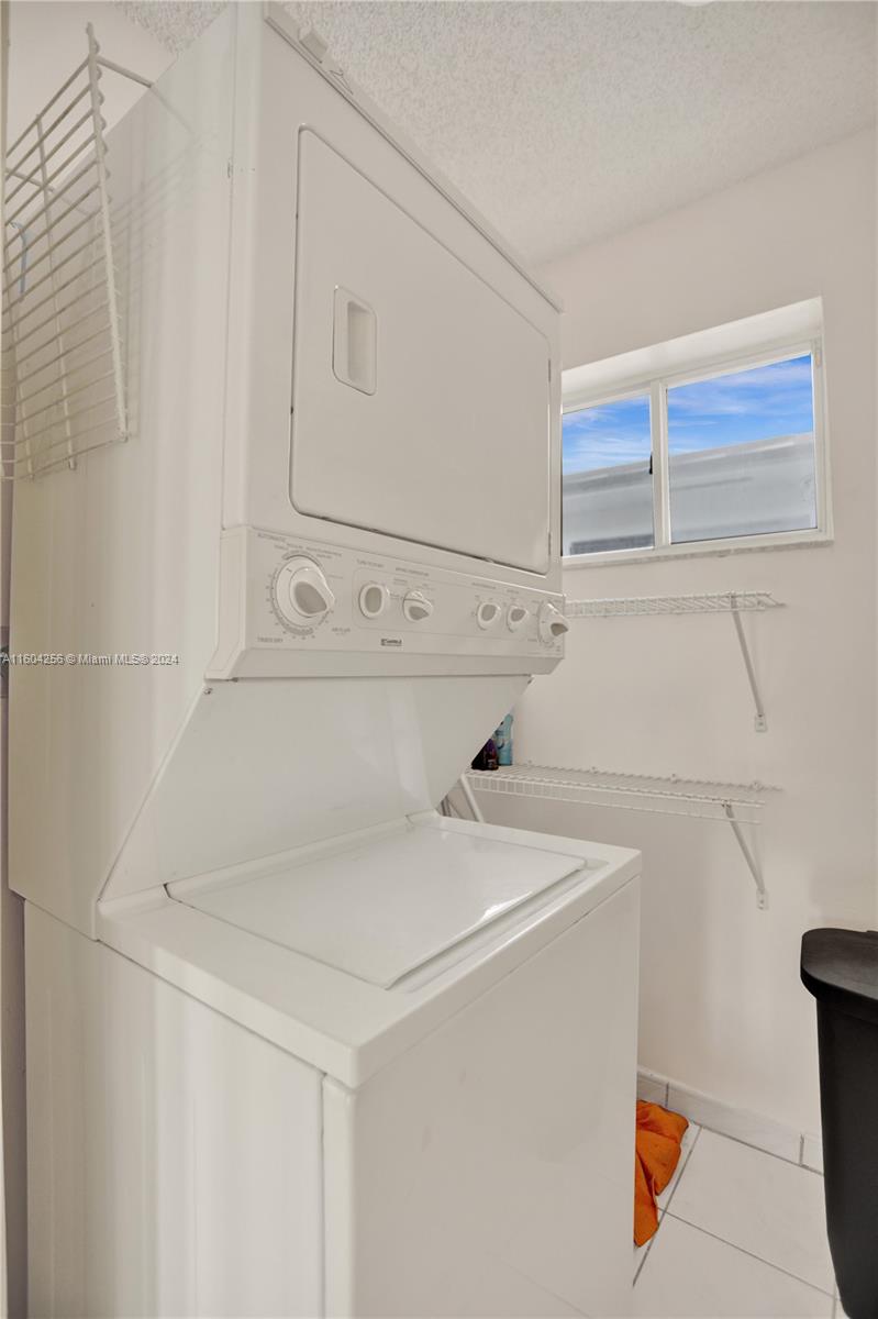 3131 West 79th Place Hialeah, FL 33018 - Photo 19 of 38 a utility room with dryer and washer