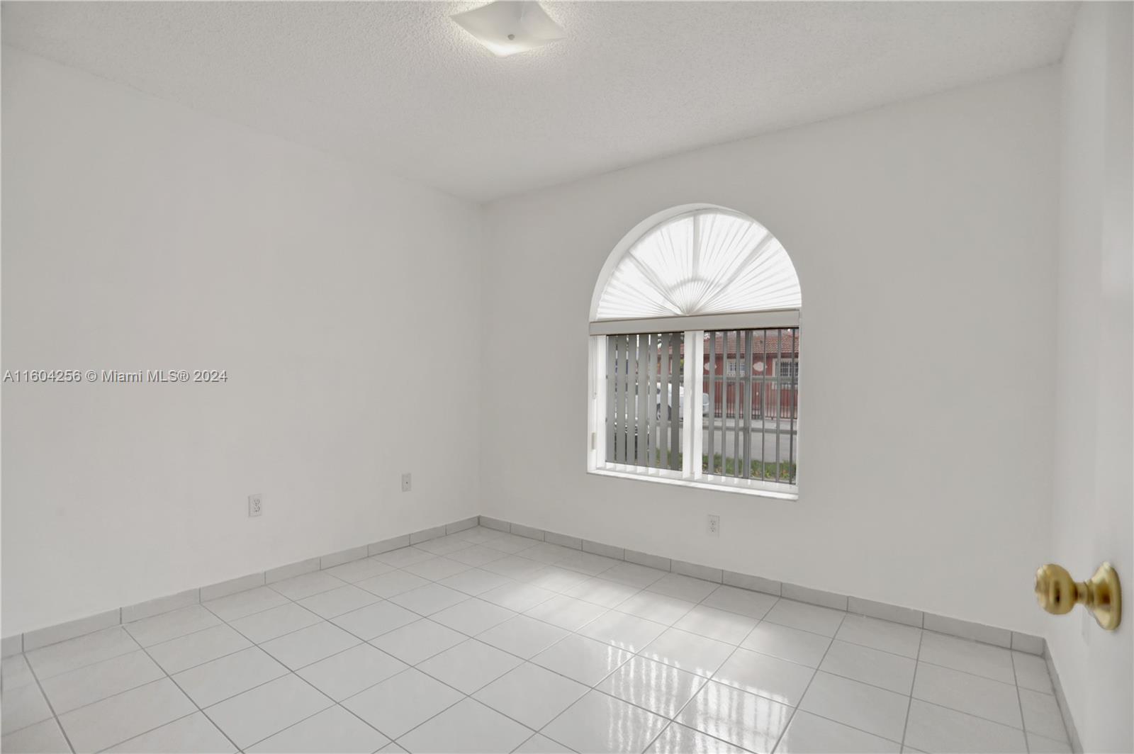 3131 West 79th Place Hialeah, FL 33018 - Photo 20 of 38 an empty room with windows