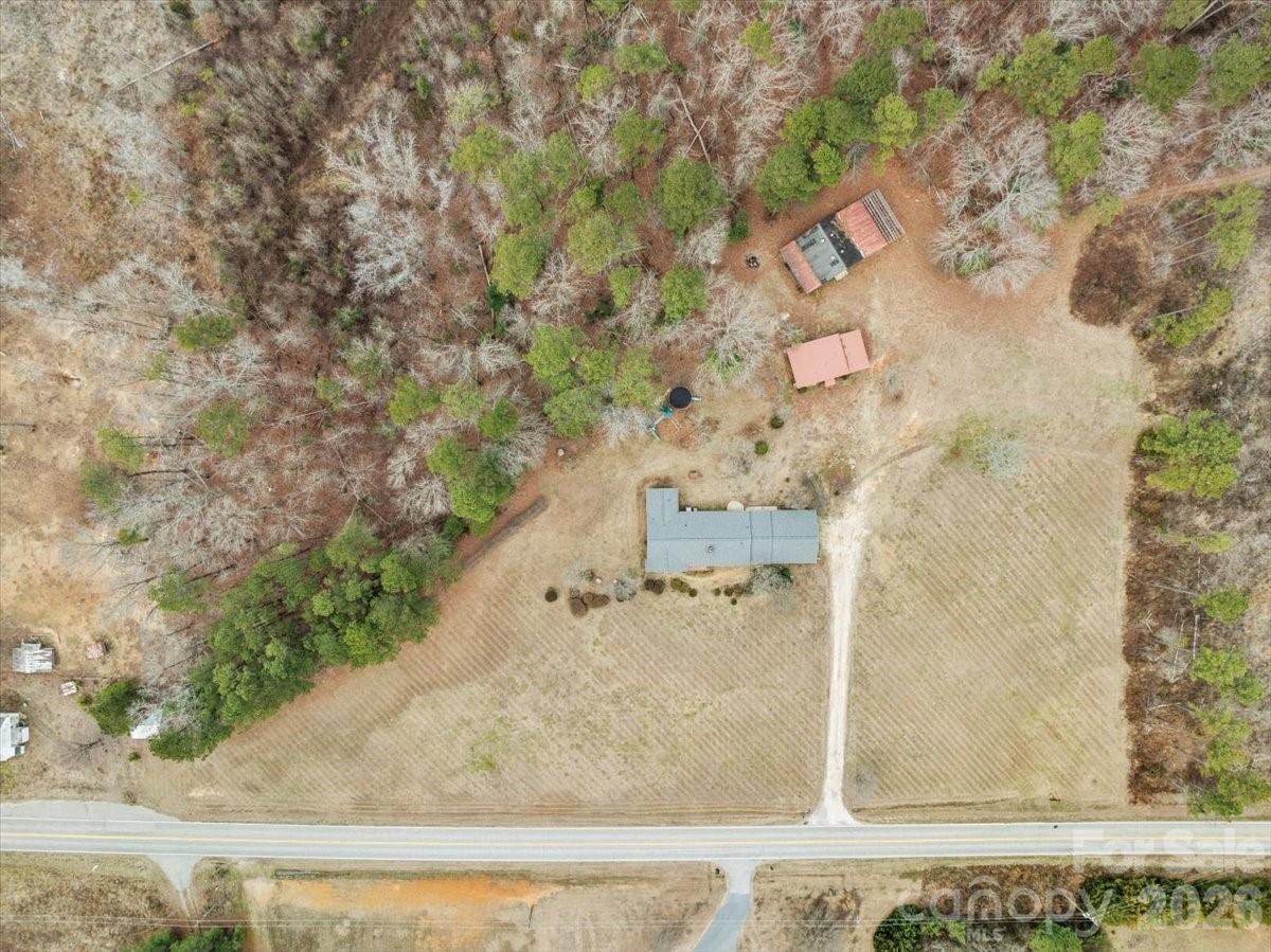 2541 Highway 145 Chesterfield, SC 29709 - Photo 46 of 47 a bathroom with a bathtub