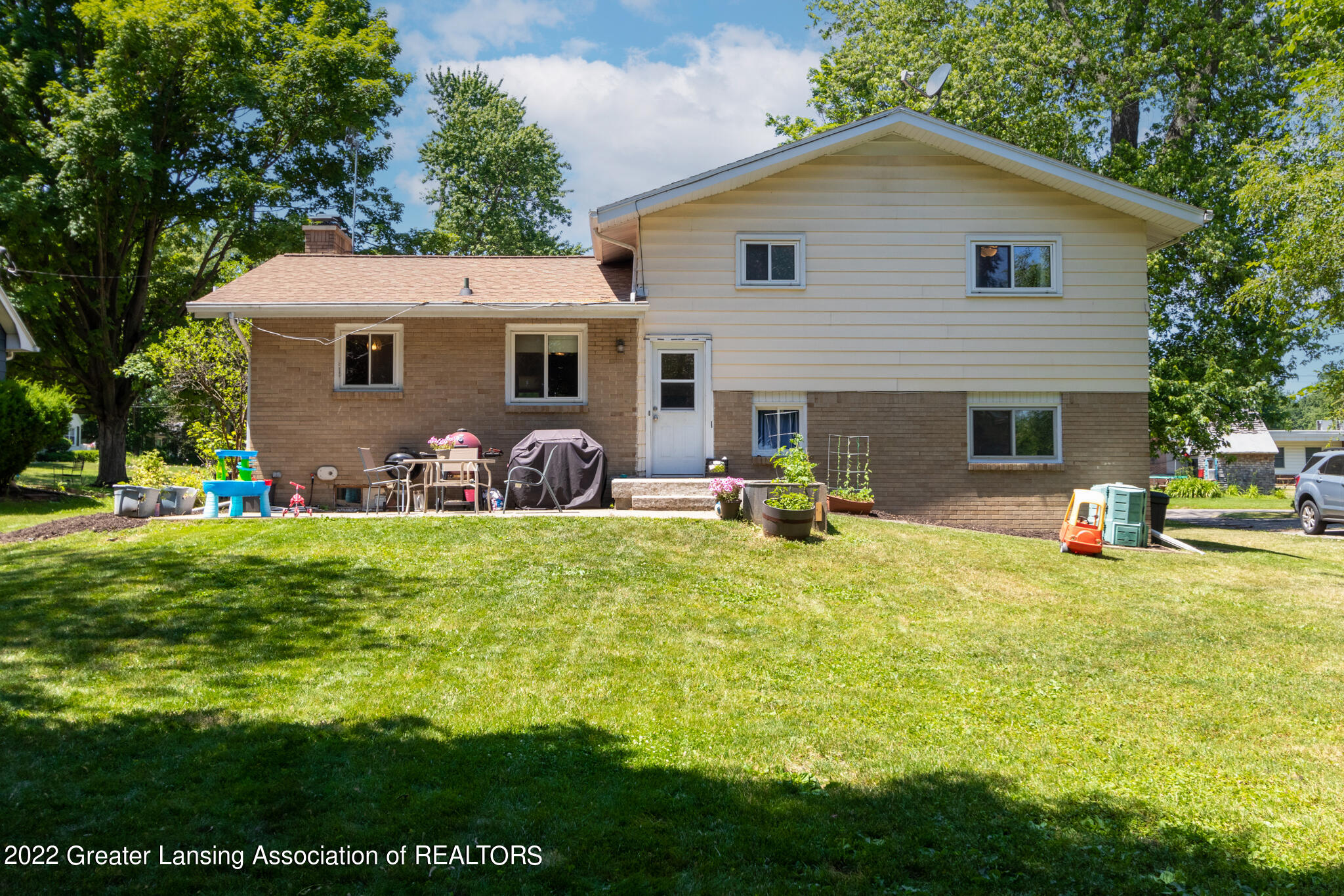 1002 Robins Road Lansing, MI 48917 - Photo 9 of 32 1002_Robins_KRIS-9