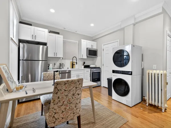 $3,275 | 1576 Cambridge Street, Unit 1R, Cambridge, MA 02138