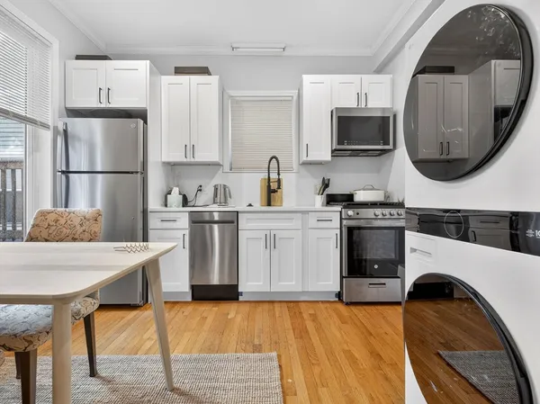 $3,275 | 1576 Cambridge Street, Unit 1R, Cambridge, MA 02138