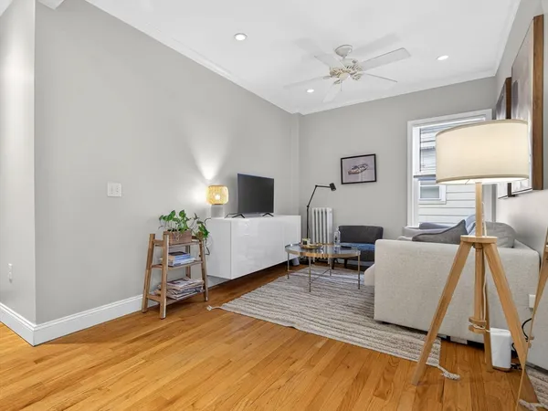 $3,275 | 1576 Cambridge Street, Unit 1R, Cambridge, MA 02138