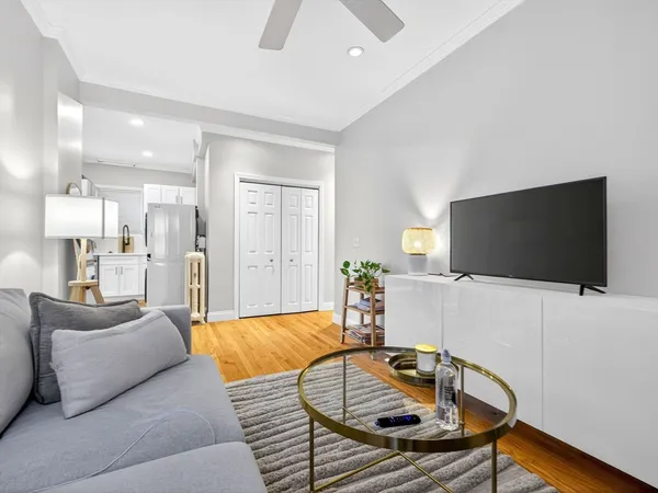 $3,275 | 1576 Cambridge Street, Unit 1R, Cambridge, MA 02138