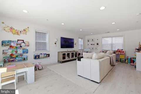 $995,000 | 3913 Cranes Bill Court, Rockville, MD 20852