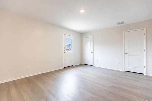 $1,200 | 8124 Nube Medina, San Antonio, TX 78252