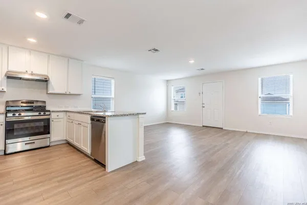 $1,200 | 8124 Nube Medina, San Antonio, TX 78252