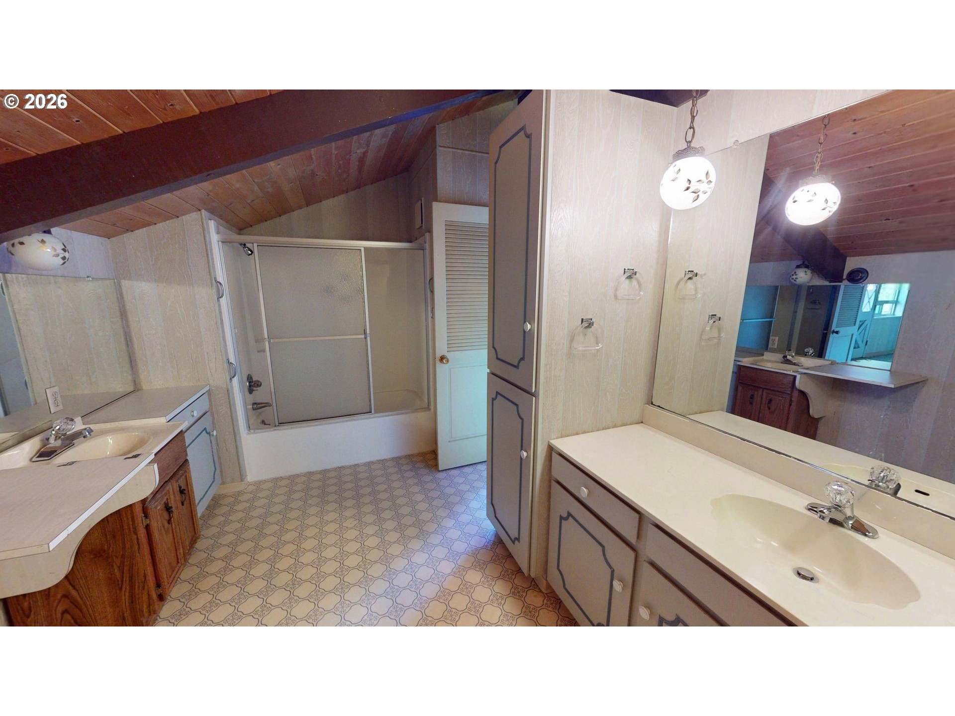 16005 Carson Lane Brookings, OR 97415 - Photo 10 of 36 Owner's Suite Bathroom