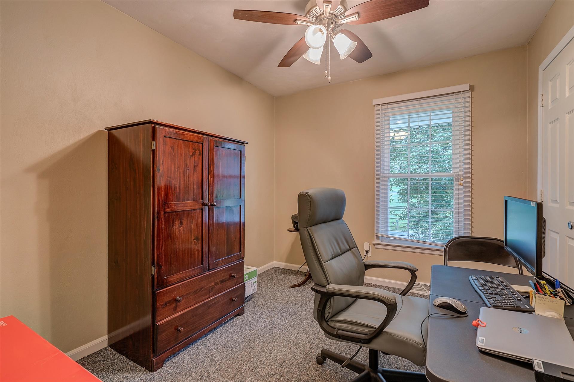 5940 Merriman Road Roanoke, VA 24018 - Photo 11 of 26 11-DSC00396_397_398_399_400