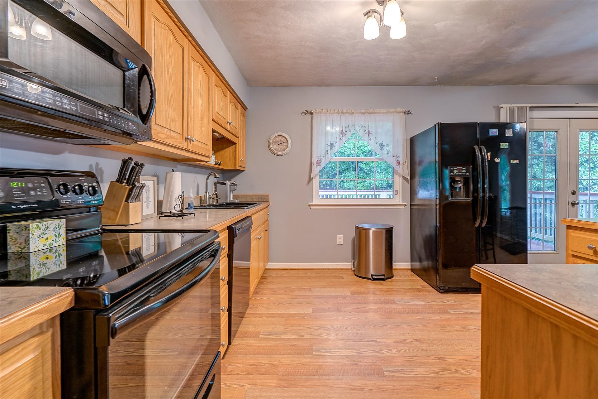 5940 Merriman Road Roanoke, VA 24018 - Photo 9 of 26 09-DSC00386_87_88_89_90