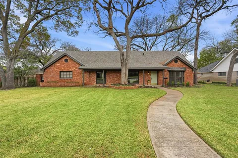 $547,500 | 8625 Marys Creek Drive, Benbrook, TX 76116