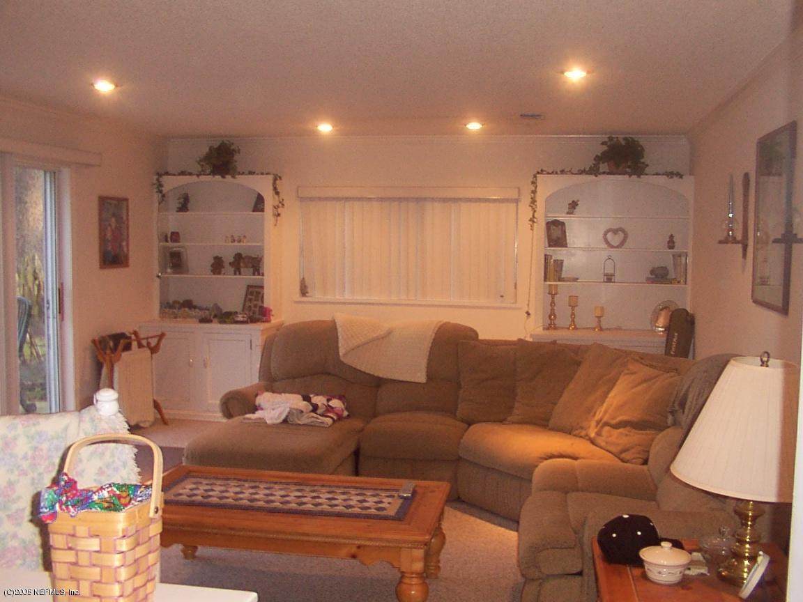 GAME ROOM/DEN 1/2 BATH DWNSTR