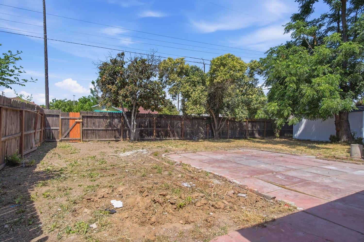 1451 Kent Way Modesto, CA 95355 - Photo 35 of 37 a backyard of a house with lots of green space